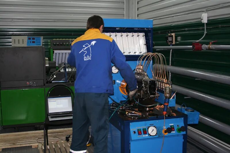 цех топливной аппаратуры. топливный цех коммон рейл. цех топливной аппаратуры. ремонт участка. станок для ремонта тнвд.