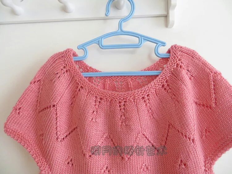 кофта с кокеткой листиками для девочки. джемпер для девочки с круглой кокеткой спицами. детский свитер на 2 года для девочки. кофта с кокеткой листиками. кокетка спицами сверху для девочки.