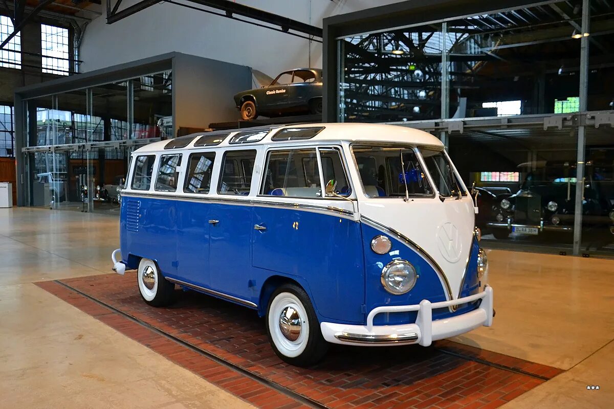 Volkswagen 60. Volkswagen 183 микроавтобус. Фольксваген микроавтобус 60х годов. Volkswagen микроавтобус ретро. Немецкий микроавтобус d1000.