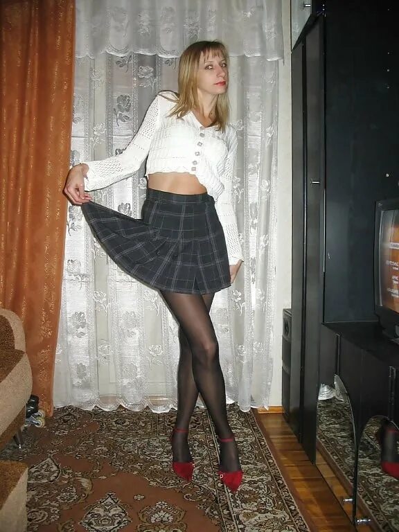 девушки в колготках частные. женщины в колготках частное. девушки в колготках домашнее. жена в мини юбке. женщины в колготках домашнее.