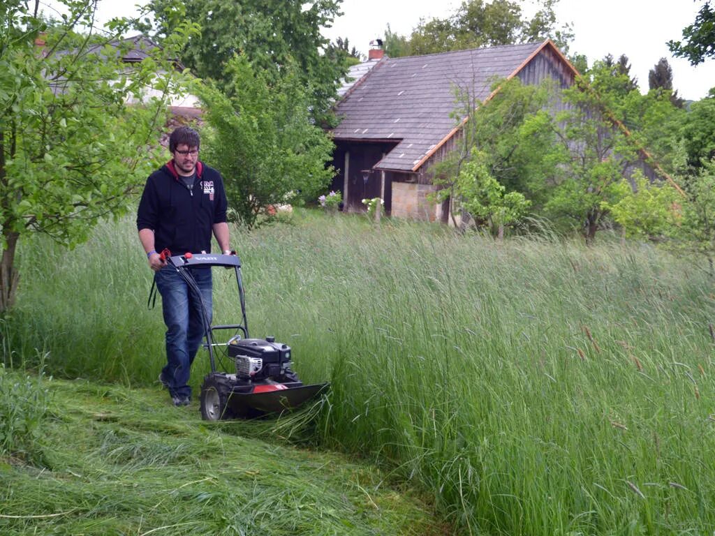 0 sp-a 119936. Бензокосилка самоходная мтд. Косилка для высокой травы и неровных. Газонокосилки для неровных участков. Колесная база для триммеров black+decker cm100.