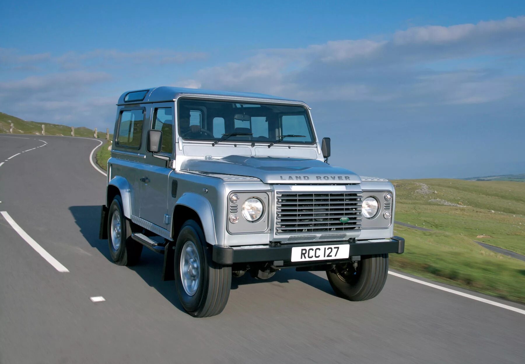 Defender ii. Ленд Ровер Дефендер 2007. Ленд Ровер Дефендер 3 дверный. Land Rover Defender 3 Door 90. Ленд Ровер Дефендер 3 двери.