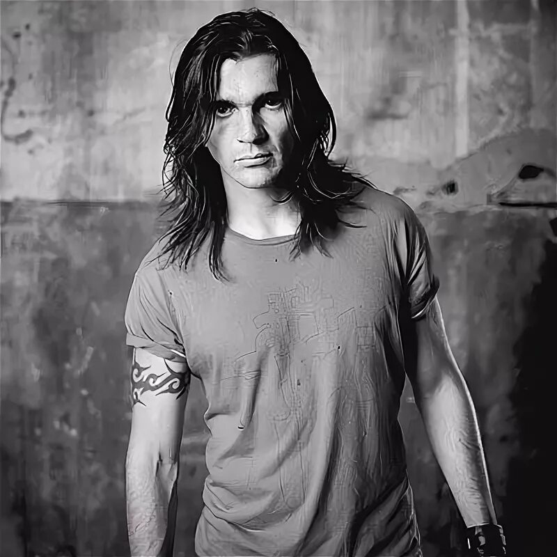 Хуанес колумбийский исполнитель. Juane певец la camisa negra. Juanes с короткими волосами. La camisa negra хуанес. Хуанес камиса.