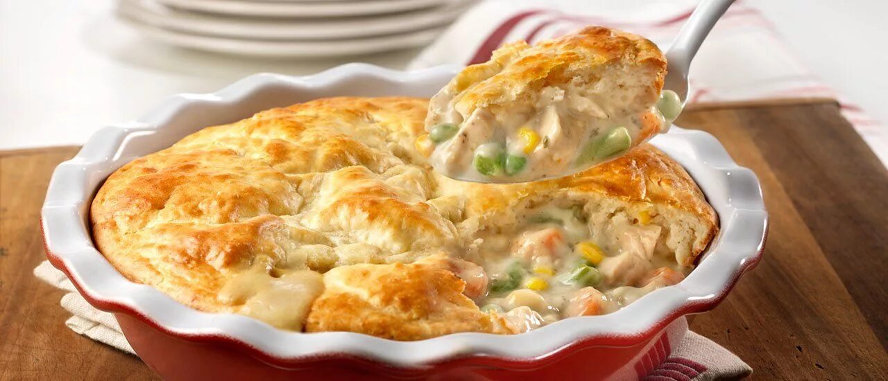 Пай с курицей. Чикен пот Пай. Пирог Pot pie. Американский куриный пирог.