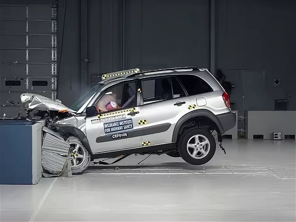 Краш тест Тойота рав 4 2013. Краш+тест+Тойота рав4 2020. 2001 Toyota Tundra moderate overlap IIHS crash Test. Краш тест Toyota rav4 старый. Тест рав