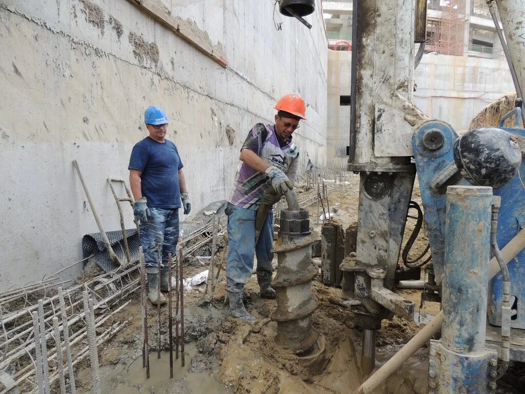Усиление фундаментов бурением. Кондуктор для погружения свай 1420. Буроинъекционные сваи. Буроинъекционные сваи. Буроинъекционные сваи.