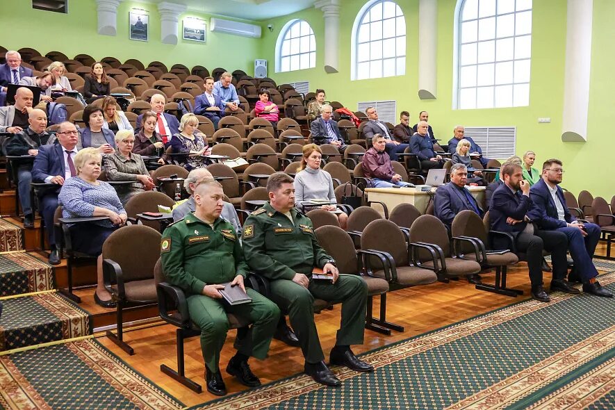 Выпускники военных кафедр. Военные кафедры гражданских вузов. Военная Кафедра в мед вузе. Совещание военных фото.