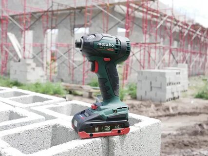 Аккумуляторный ударный гайковерт metabo