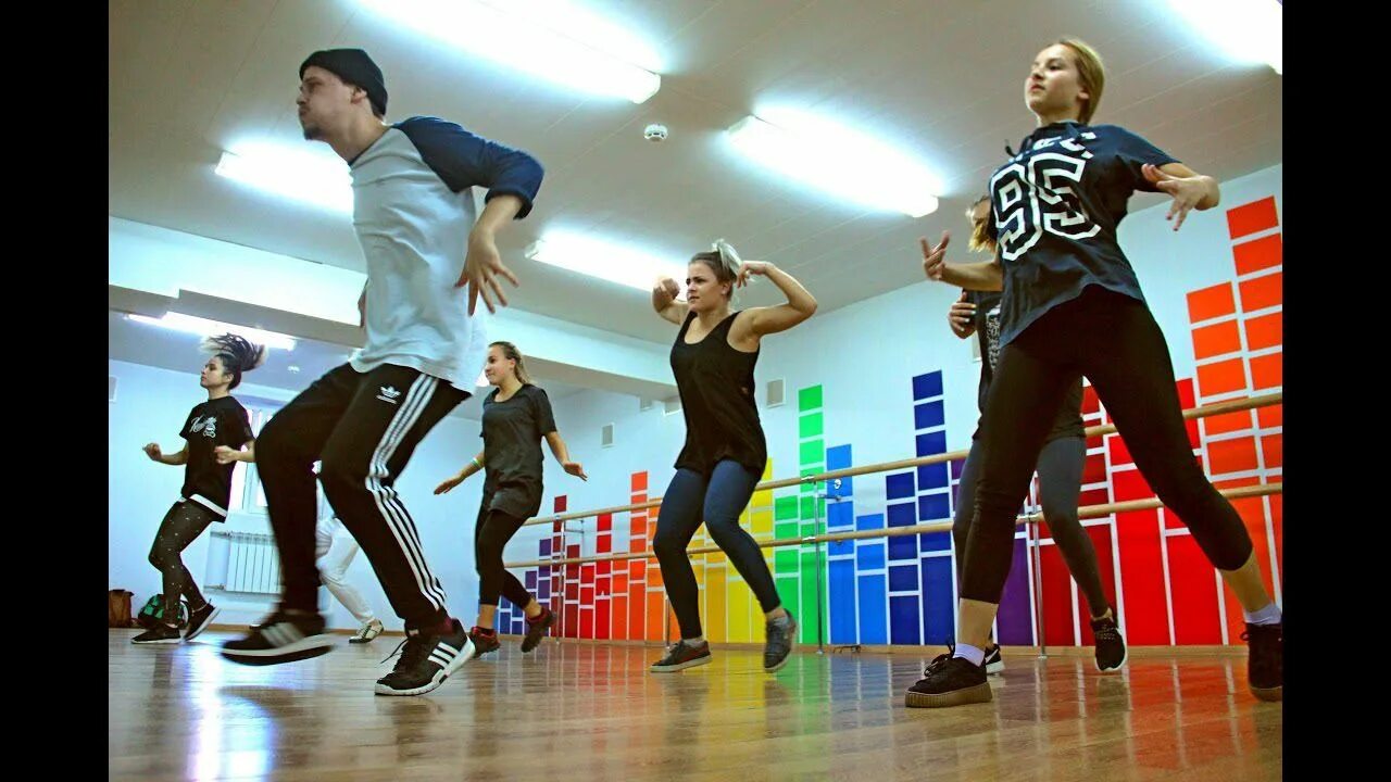 Брейк данс 70-х годов нью йорк. Брейк данс 20 век. Djeco hop hop hop. Hip jump. Брейк данс эстетика.