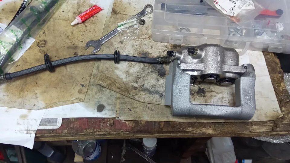 16v на ниву шевроле. Шевроле нива не работает 4 цилиндр. Двигатель шеви нива 1. Крепление тормозных трубок нива. Тормозная жидкость для нива 4х4.