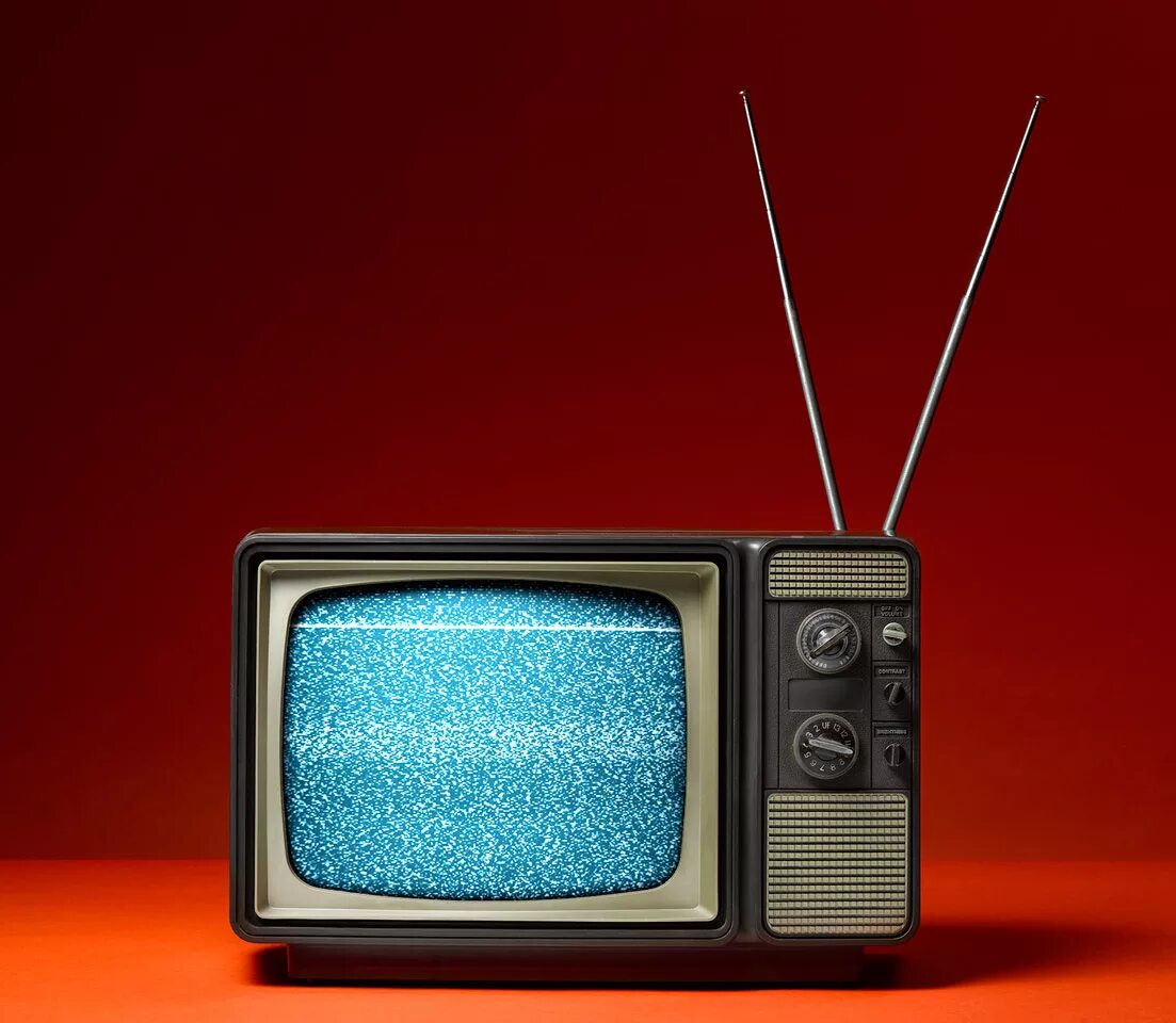 Телевизор другой канал. Старый телевизор. Телевизор с антенной. Старый телевизор с антенной. Советский телевизор с антенной.
