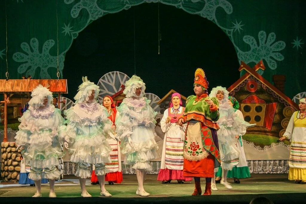 театрализованный праздник. теремок кукольный театр саратов. театр представление. новогодний спектакль. опера о царе салтане большой театр.