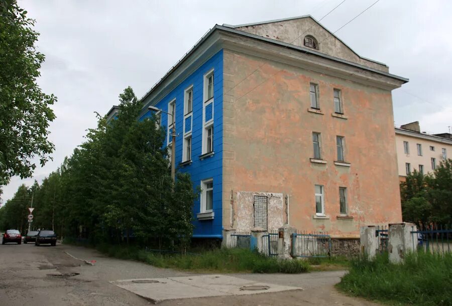 Мончегорск 11. Мурманская обл г мончегорск ул металлургов 5. мончегорск улица металлургов 11. ул гагарина 11 мончегорск. мончегорск металлургов сталинка.