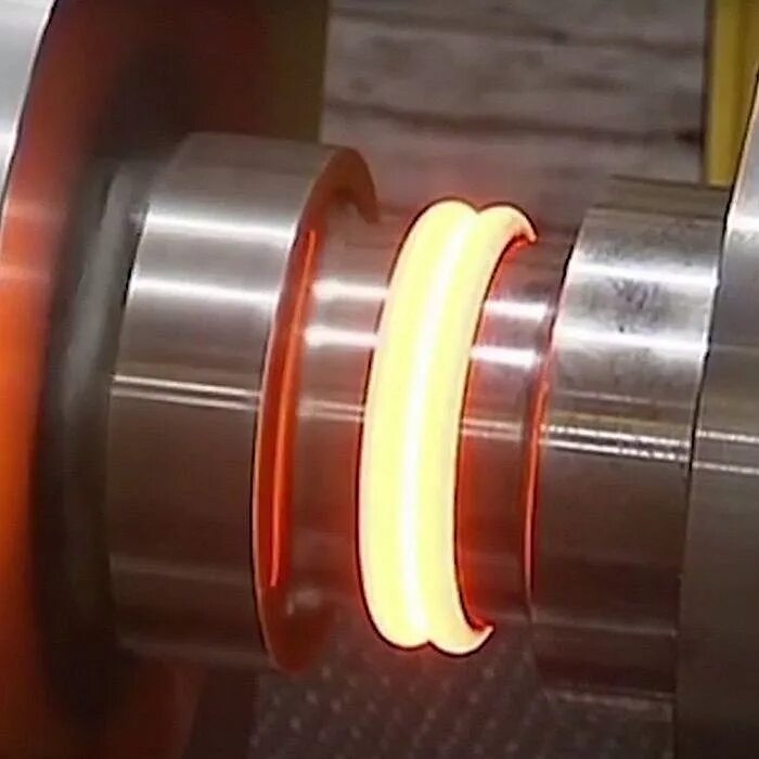 Диффузионная сварка металлов. Ультразвуковая сварка под давлением. Оборудование сварки давлением. Сварной шов сваркой трением. Сварка давлением схема.