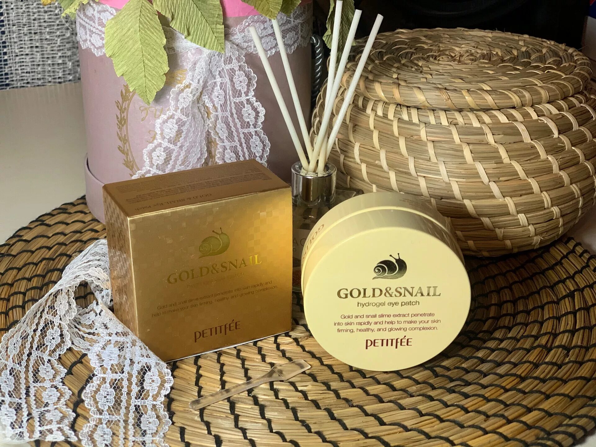 Petitfee gold. Патчи Gold Snail Petitfee. Gold Hydrogel Eye Patch. Gold/Snail Hydrogel Eye Patch, 60 шт. Petitfee Gold Snail Hydrogel Eye Patch.