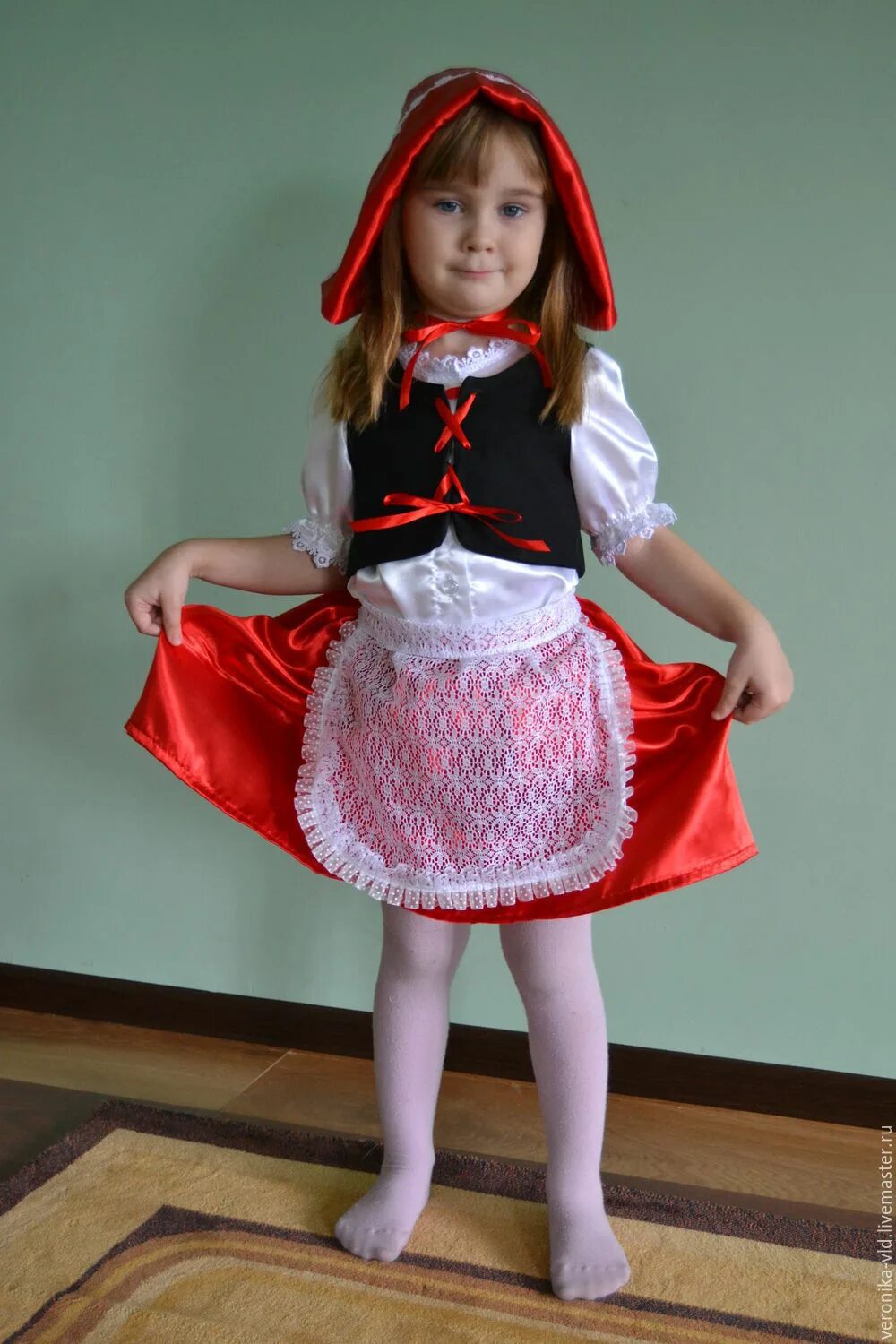 Чепчик красной шапочки. Жилетка красной шапочки. Выкройка красной шапочки для костюма. Как сделать красную шапочку своими руками. Чепец красной шапочки.