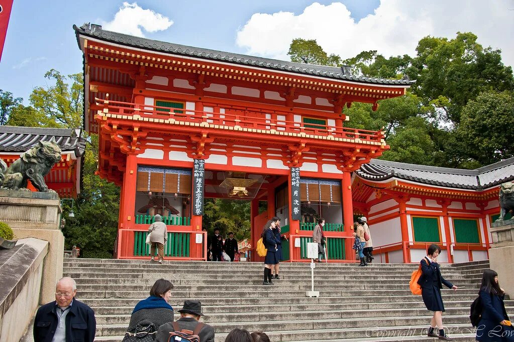 Shrine перевод. Храм Namba Yasaka Shrine. Kusushi Shrine храм. Doshqinjon Bobo Shrine. Храм Намба Осака информация и фото.