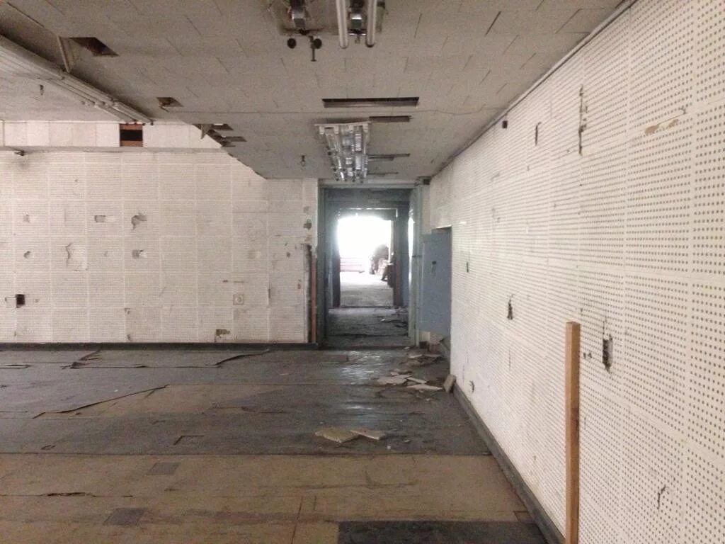 Помещение под будик. Их под помещение и. Перегородки для бутиков. Их под помещение и. Пустое помещение под кафе.