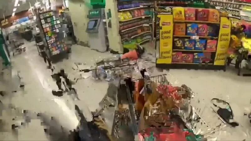 перестрелка в супермаркете буффало. расстрел в баффало. расстрел в баффало. гендрон буффало. стрельба в американском магазине.