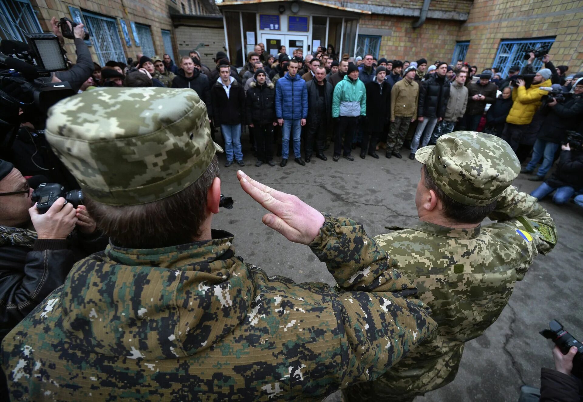 Украинские новости 1 1. Замминистра обороны Украины маляр. Мобилизация на Украине. Военкомат Украина.