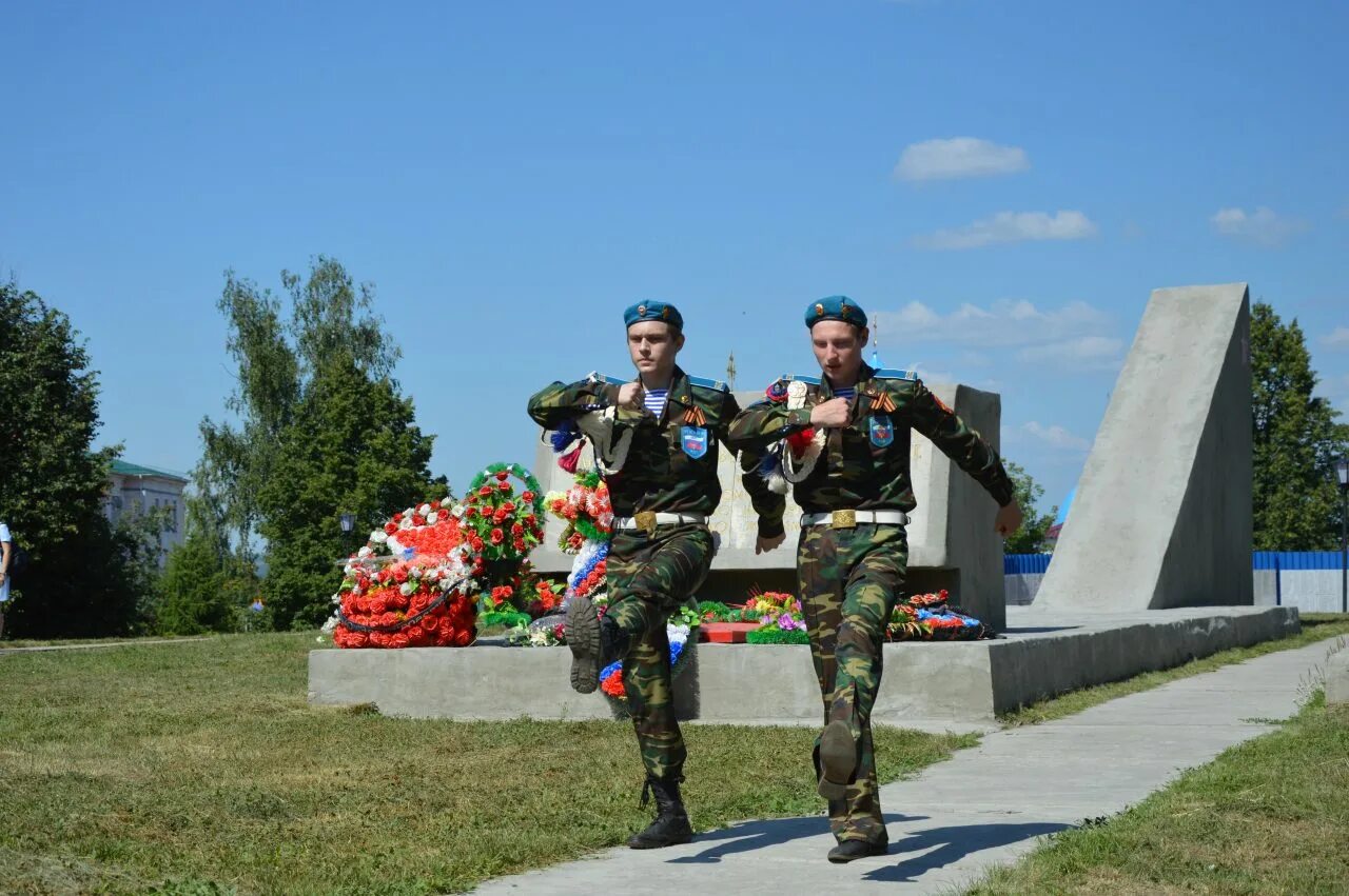 Обелиск 9 мая. Памятник ВДВ В Алатыре. Алатырь.Обелиск.день.Победы.. Парад Алатырь. Победа Алатырь.