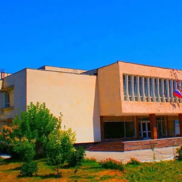 Дом культуры верхнесадовое. Дворец культуры севастопольский. Дворец культуры андреевка. Дворец культуры севастопольский сахарная головка. Севастополь ленина 25 дом культуры.