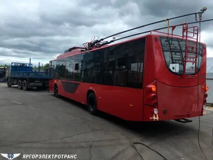 Новые красные троллейбусы