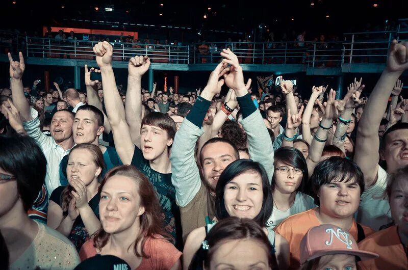 Пилот барнаул. Офисный центр пилот саратов. Клуб пилот оренбург. Диджей пилот. Мурманск клуб пилот 2006.