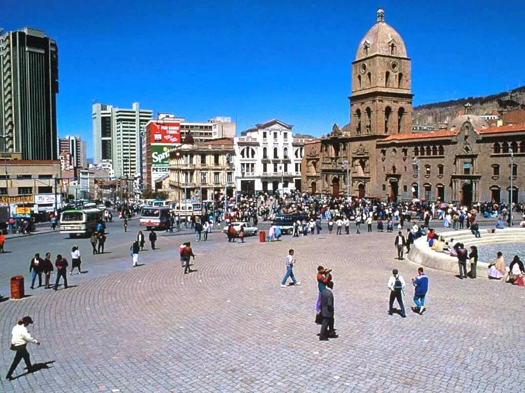 Пас картинки. Ла-пас (Боливия). Ла-пас Боливия достопримечательности. La Paz Bolivia достопримечательности. Ла пас площадь Мурильо.