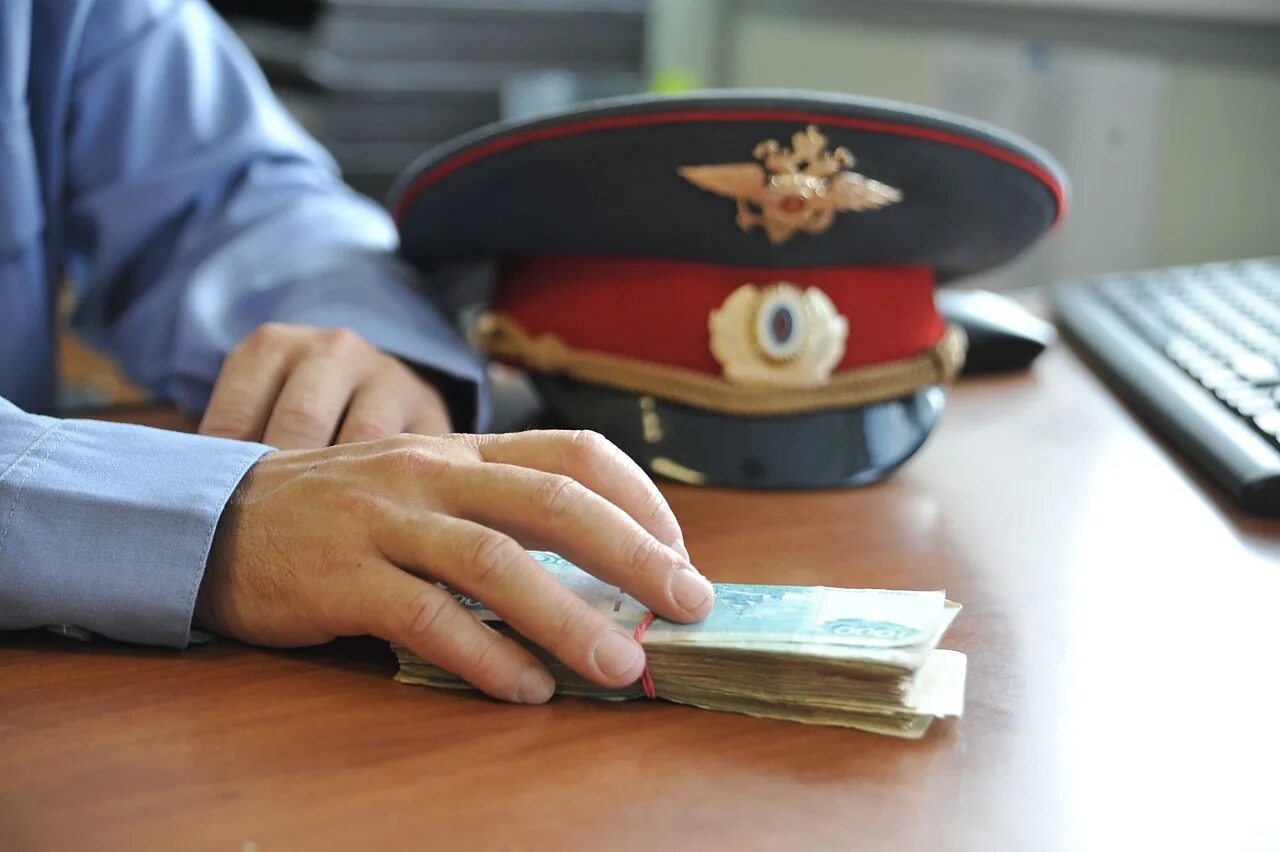 Уполномоченных должностных лиц полиции. Тагиров магомед адилович. взятка полиции. полицейский взяточник. коррупция в полиции.