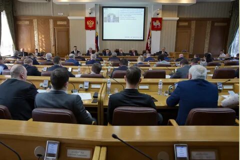 Законодательное собрание принимает