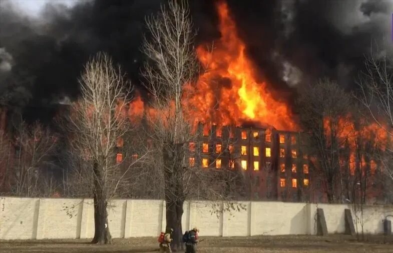 Что горит спб сейчас в невском районе. Питерская мануфактура пожар. в петербурге горит невская мануфактура. невская мануфактура горит спб. в петербурге сгорела мануфактура.
