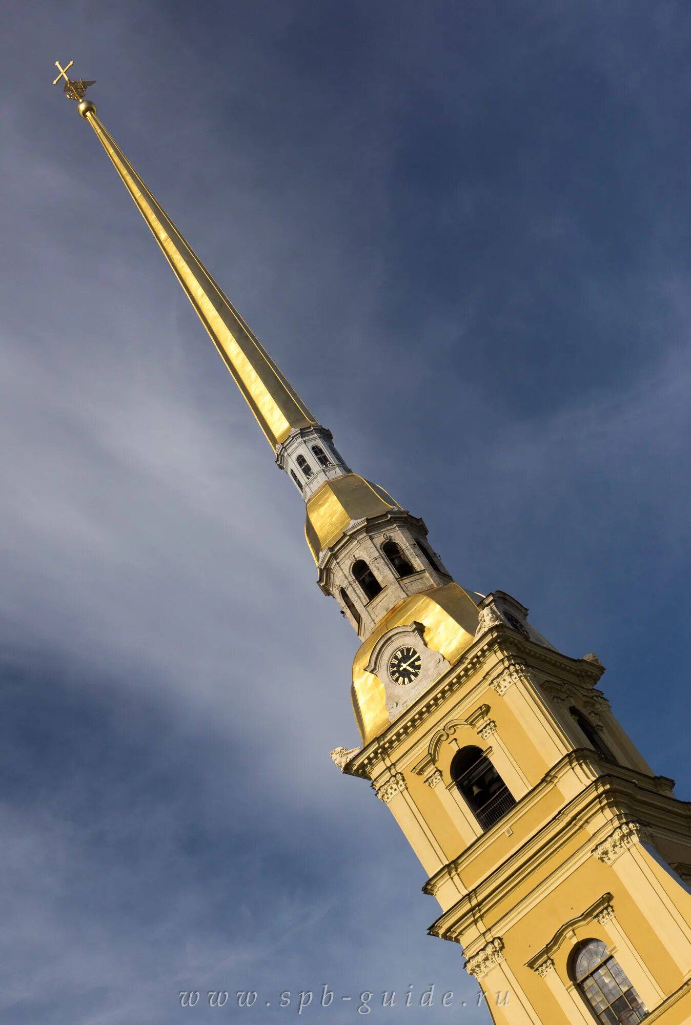 Шпиль в петербурге. Колокольня Петропавловского собора в Санкт-Петербурге. Шпиль Петропавловского собора в Петербурге.