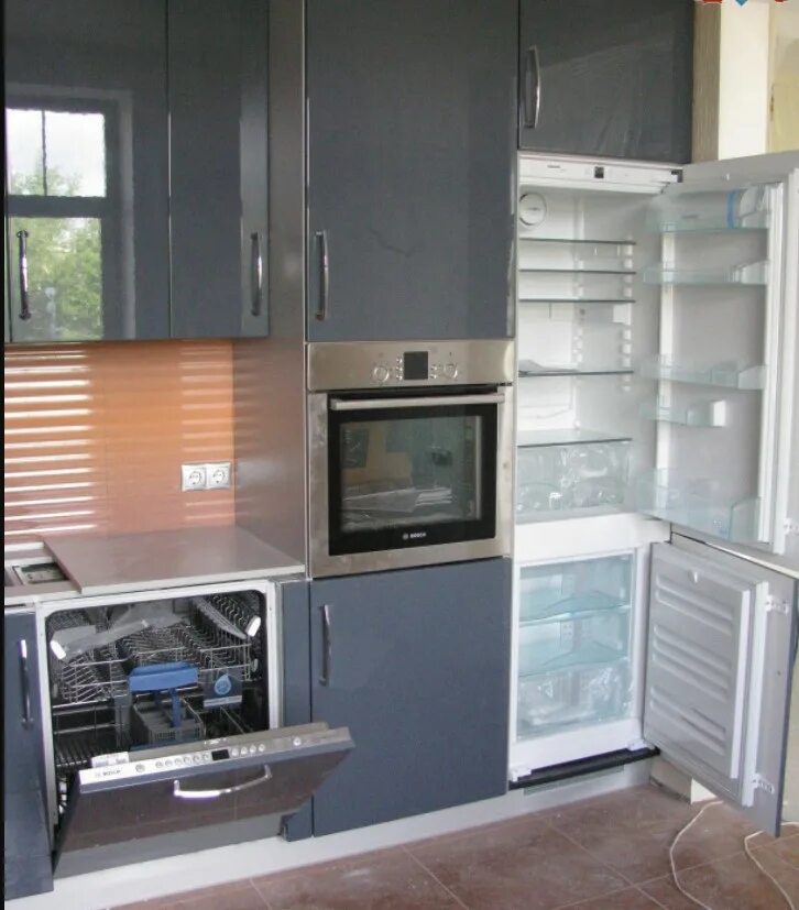 Посудомойка в пенале. Встроенная микроволновка и посудомойка. Встроенный холодильник и посудомойка. Шкаф с посудомойкой и духовкой. Шкаф с посудомойкой и духовым шкафом.