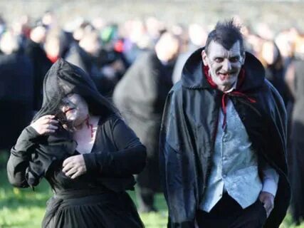 В старом английском аббатстве собрались вампиры - TOPNews.RU 