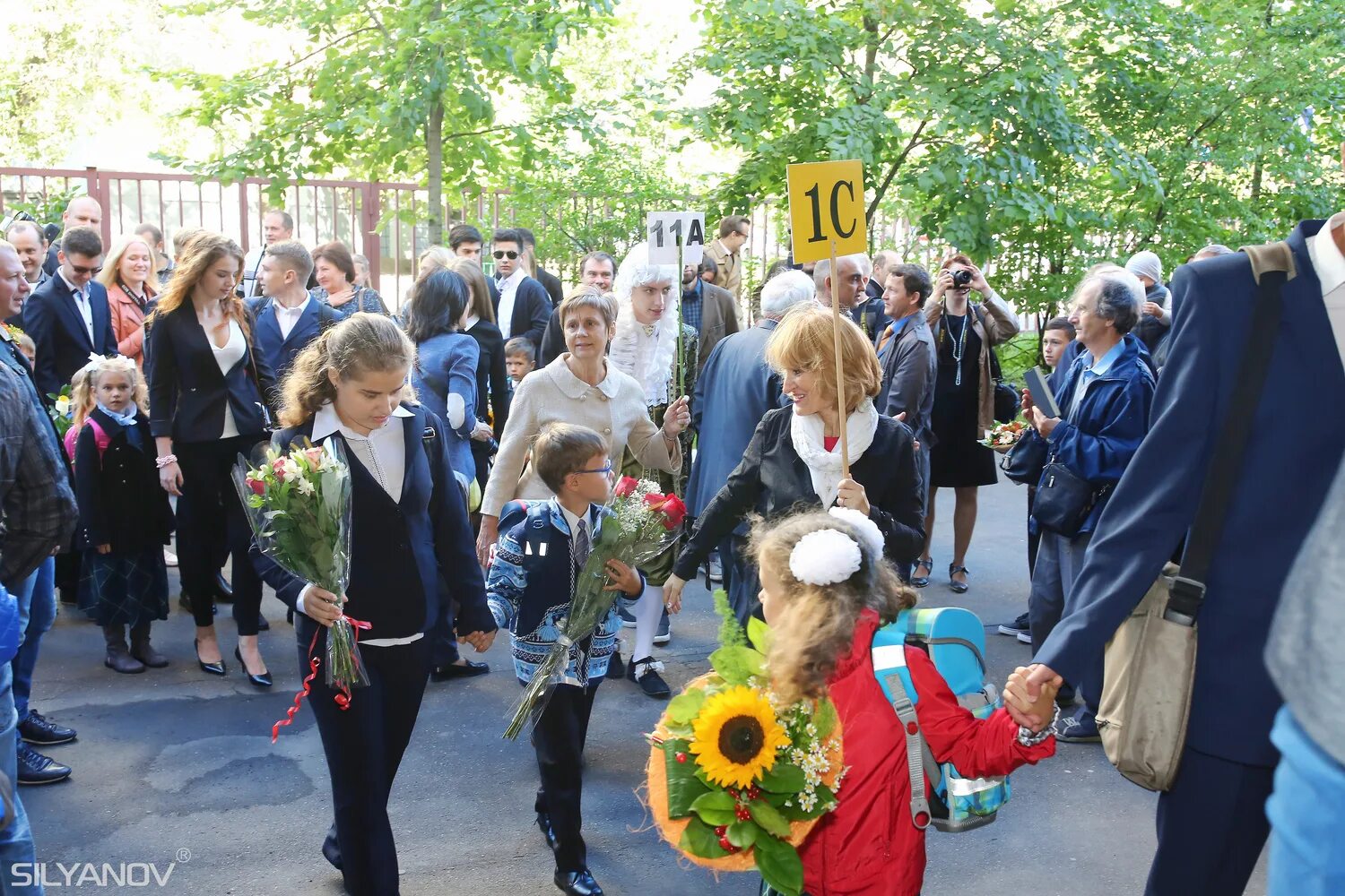 Гимназии москвы отзывы. Гимназия 1 Москва. 1 Сентября Москва. Гимназия 1 Краснознаменск первое сентября. 1 Сентября в 3 гимназии в 2015 году.