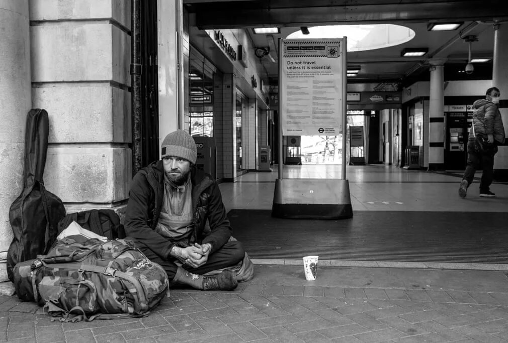 Пр зреть бездомного