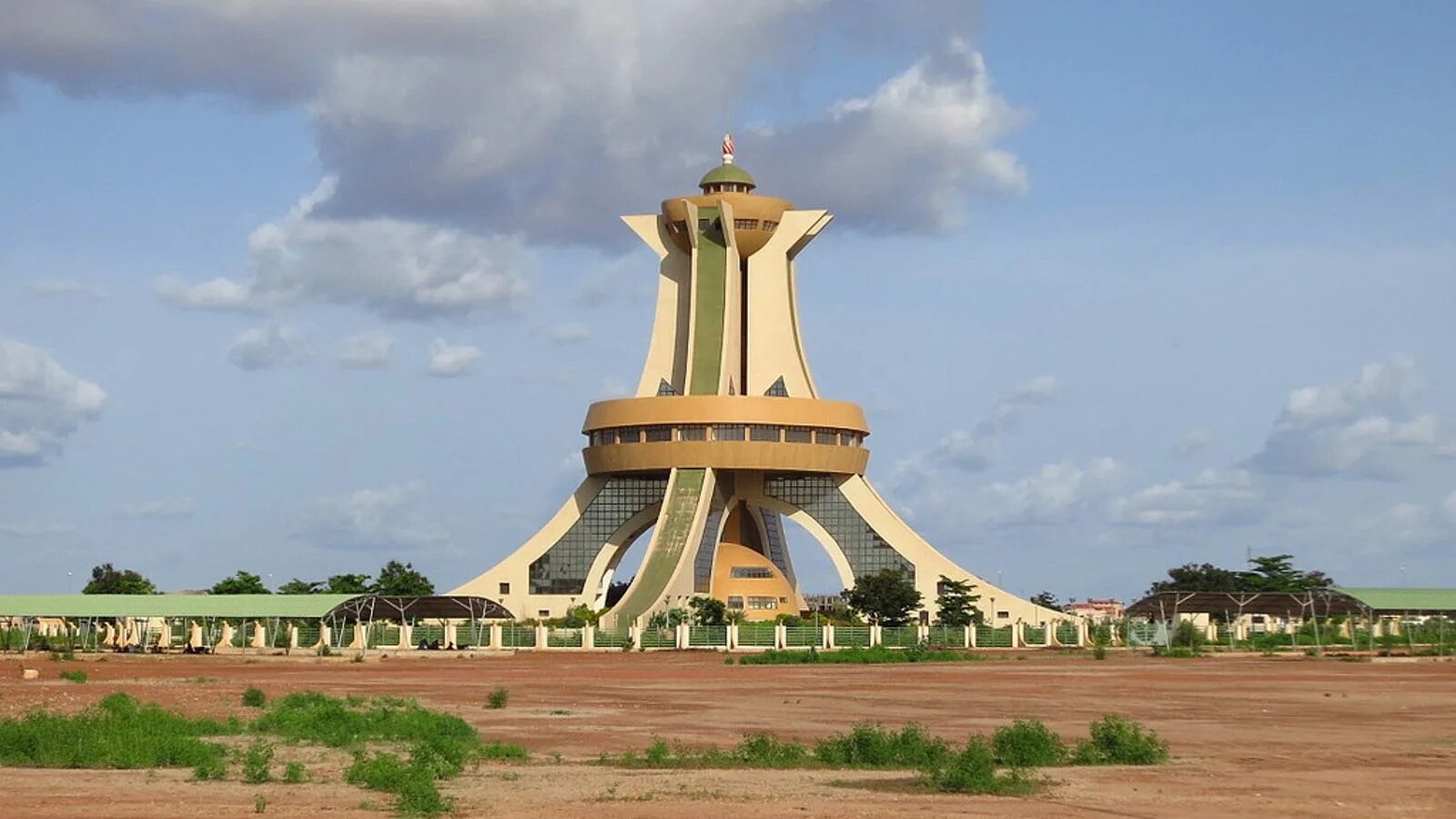 Буркина фасо это. Уагадугу Буркина Фасо. Дворец Косиан Буркина-Фасо. Буркина Фасо столица Уагадугу. Буркина Фасо плато МОСИ.