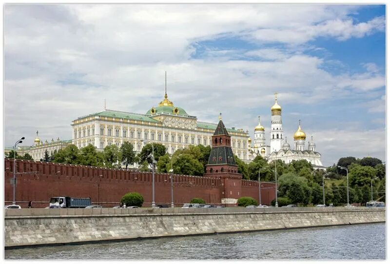 Кремлевская набережная.