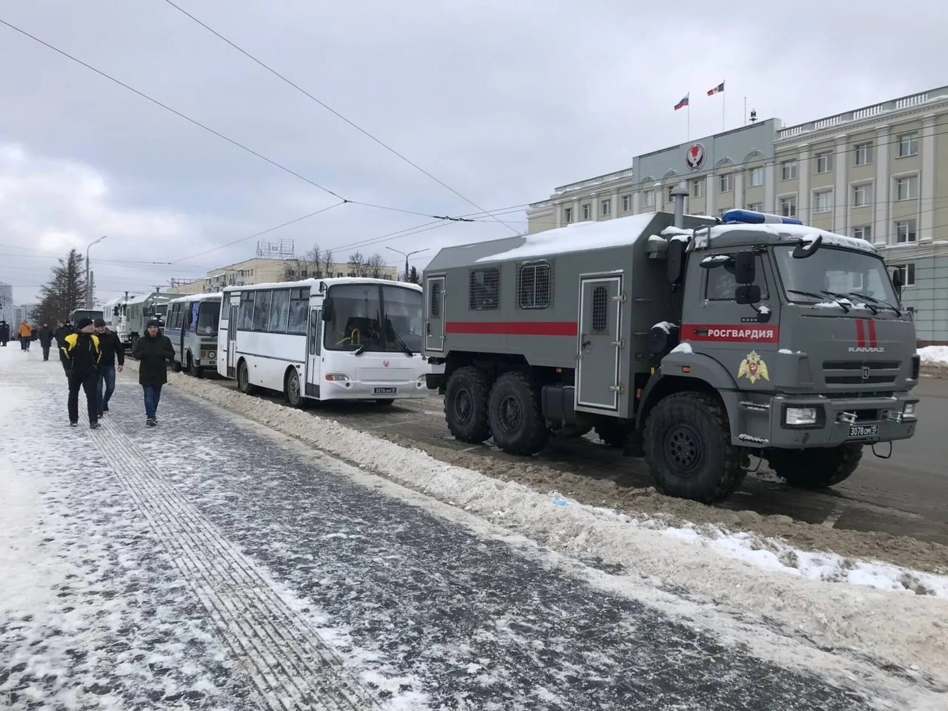 Камаз росгвардии. Автозак Росгвардии КАМАЗ. КАМАЗ 5350 автозак. Урал автозак полиция. Автозак МВД КАМАЗ.