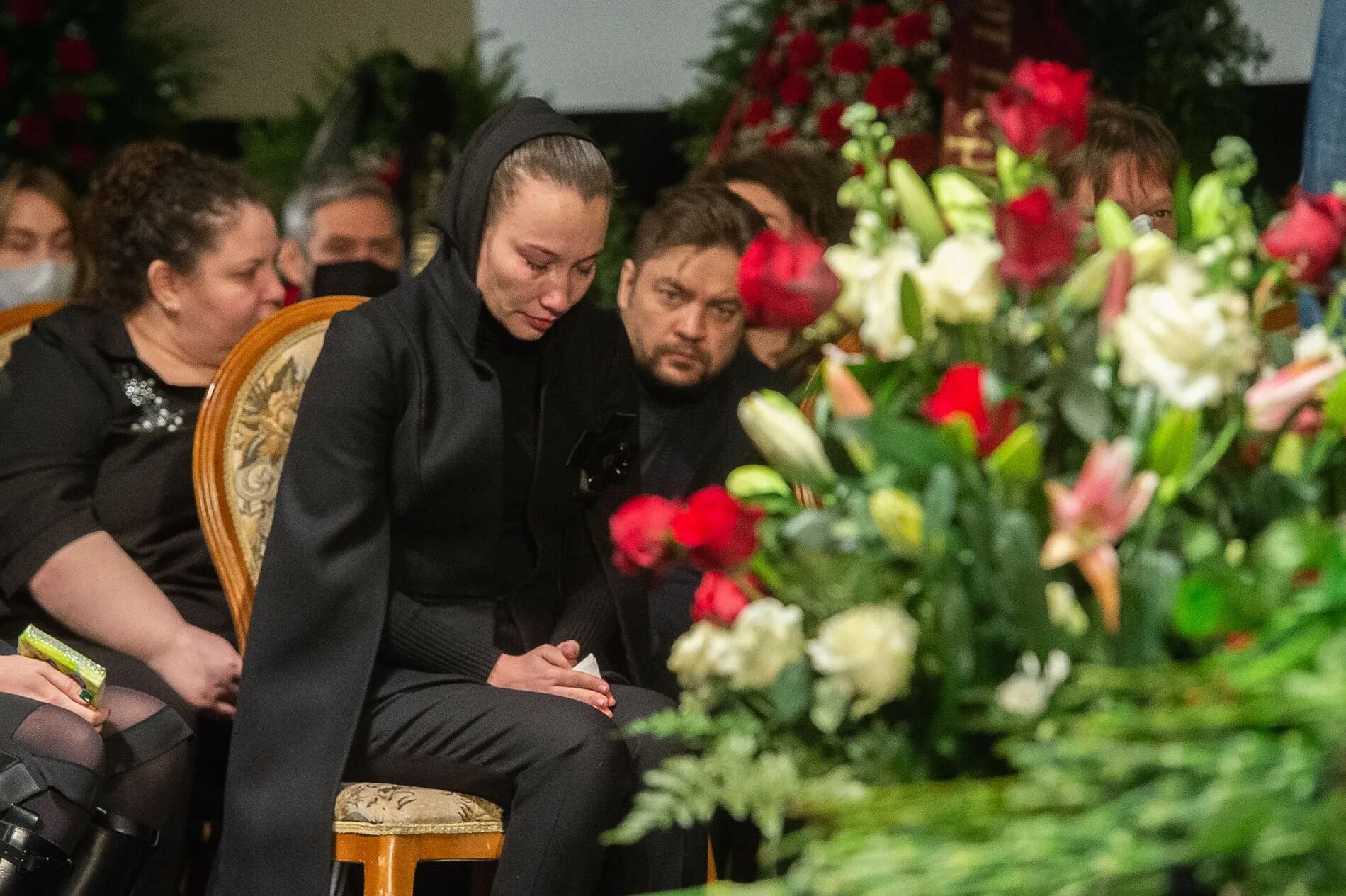 Прощание с Борисом Грачевским. Счастливая вдова на похоронах. Слово вдовы Грачевского со сцены во время похорон.
