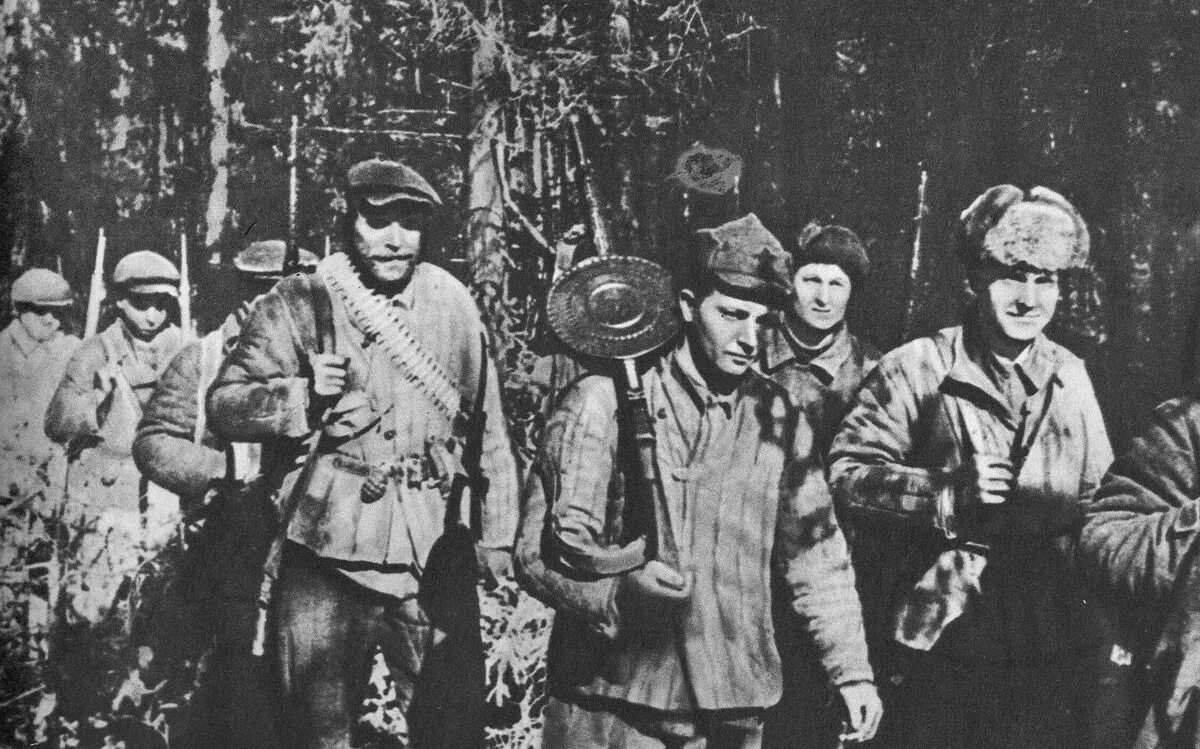 Движение сопротивления партизаны. Партизанский отряд братьев бельских. белорусские партизаны 1943. партизаны сопротивление беларусь.