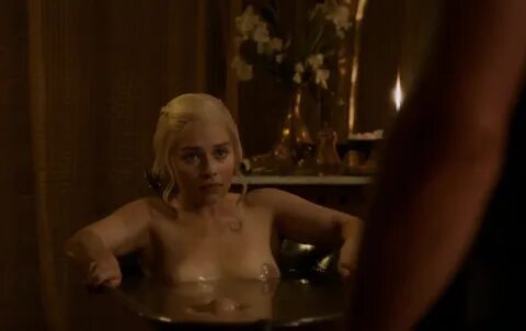 Слив фото Эмилии Кларк.