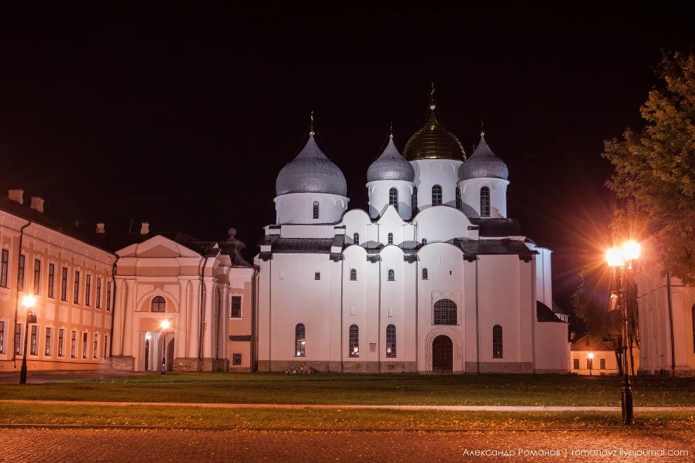 Великий новгород фото. Великий Новгород ночной город. Великий Новгород ночью. Ночные снимки Великого Новгорода. Город Великий Новгород ночью.
