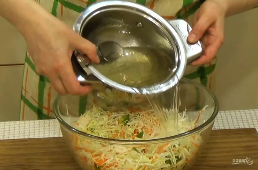 Маринуем капусту быстро горячим способом с уксусом