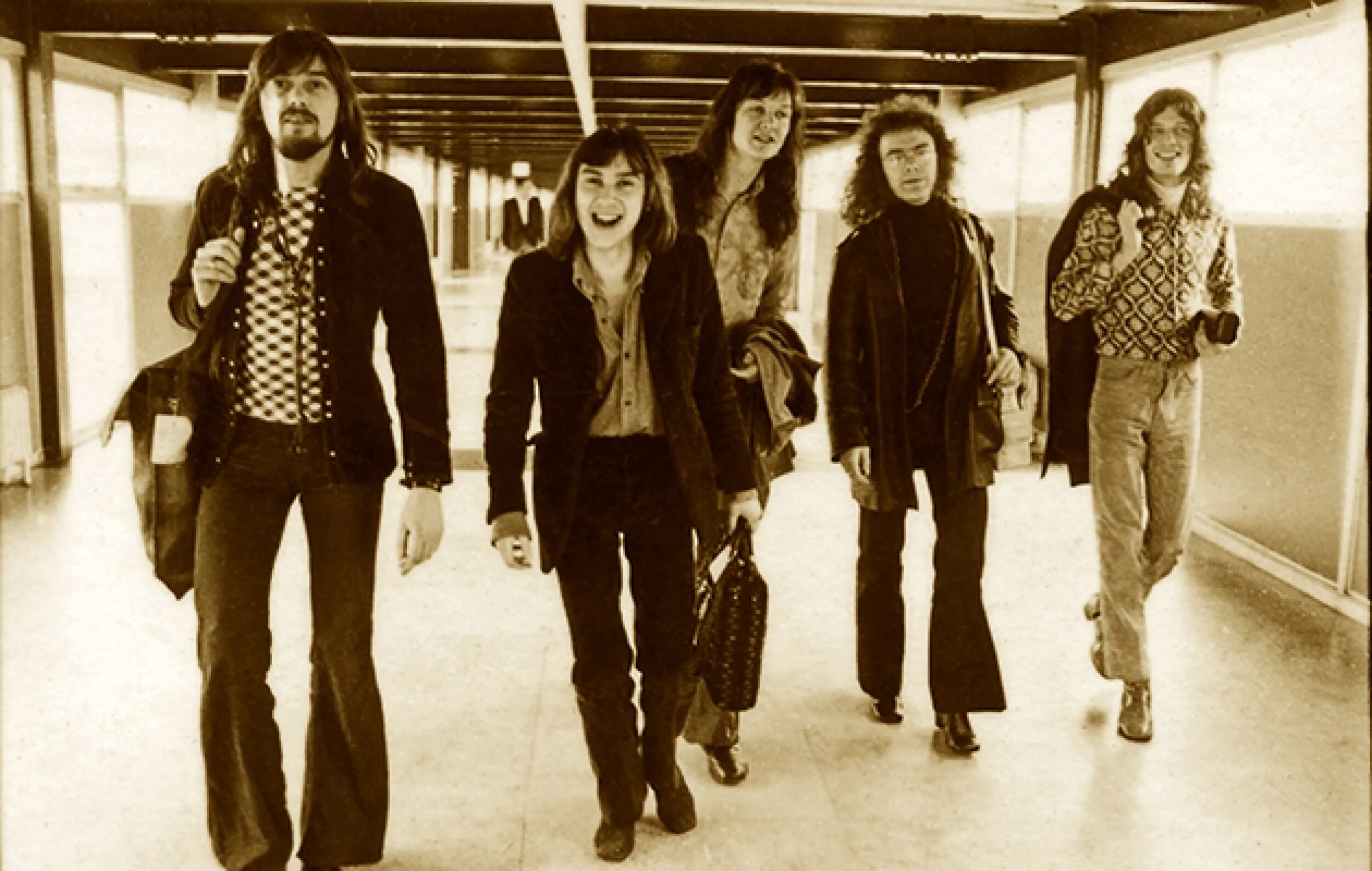 Crimson группа. Группа king crimson. кинг кримсон группа 1969. king crimson рок группа. king crimson группа 1970.