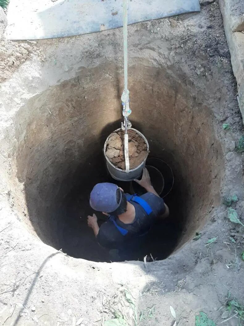 Вода колодцев копки. Рытье колодцев. копка колодцев. чистка колодца. копка чистка колодцев.