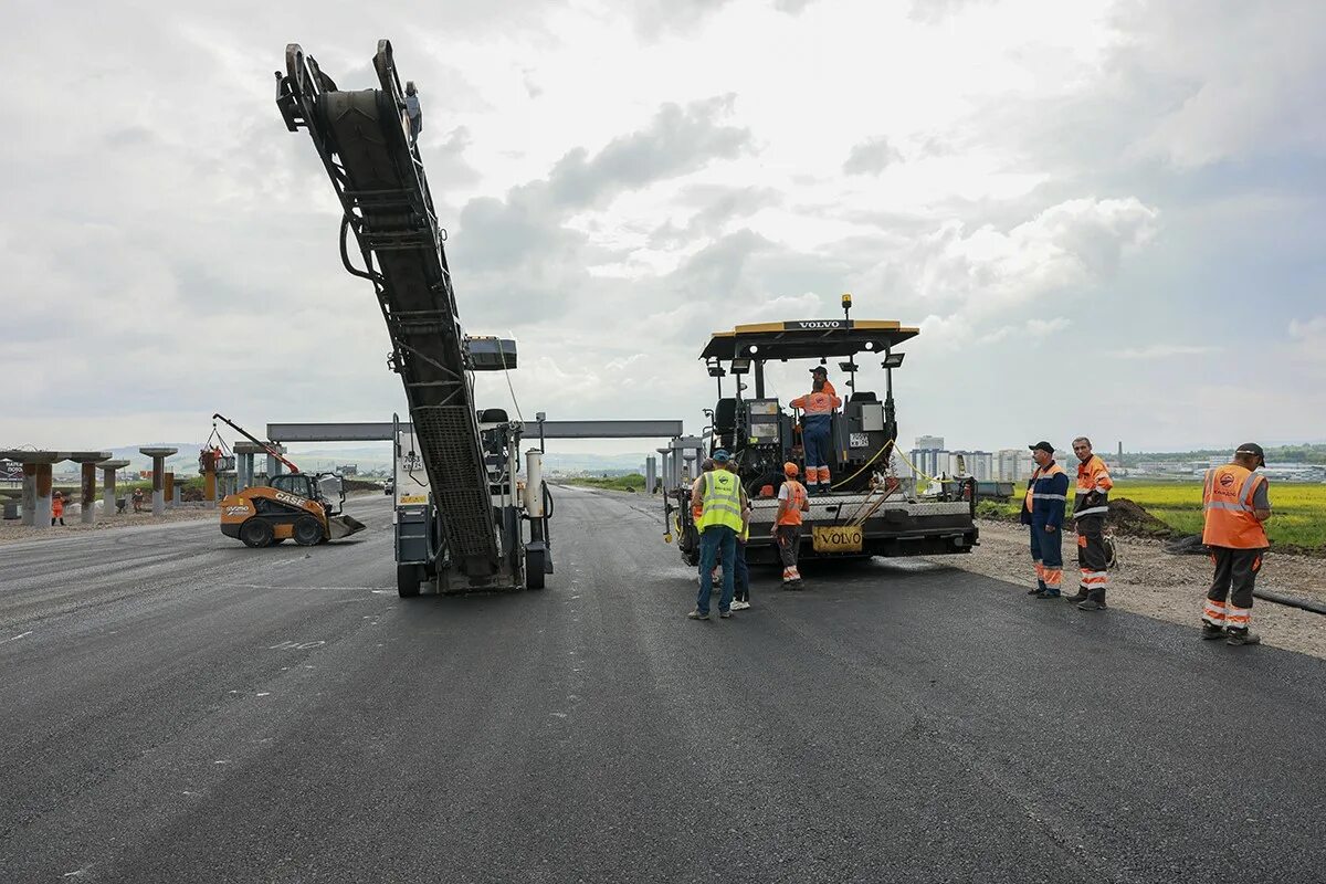 Закрытие дорог красноярск 2024. Дорожные работы. Дорожное строительство. Строительство дороги. Реконструкция дорог.