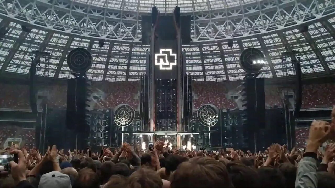 Концерт рамштайн в лужниках. Рамштайн в лужниках 2019. Рамштайн лужники. Rammstein moscow live 2019. Рамштайн в москве 2019.