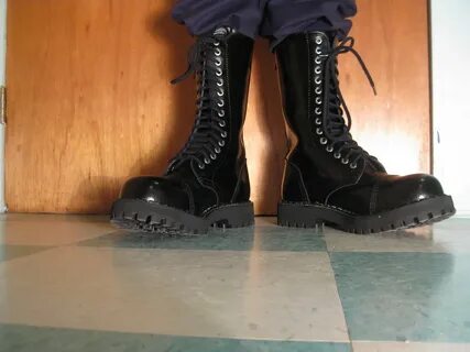 Boot hole